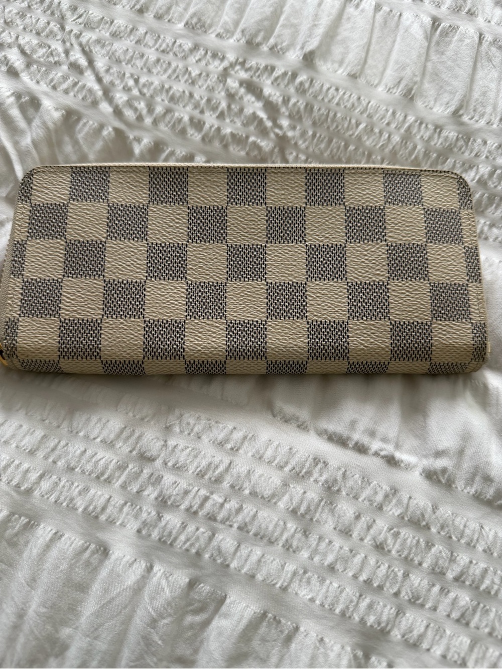 Louis Vuitton Zippy Wallet in Damier Azur with the Rose Ballerine interior